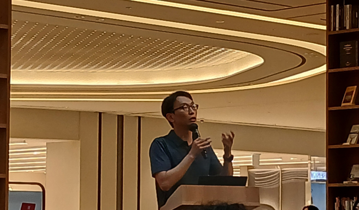 시민을 위해 열강하는 정희원 의학교수