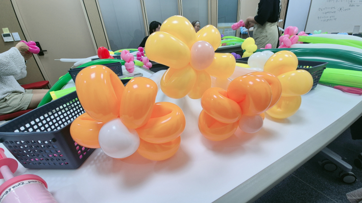 요술풍선으로 만든 데이지꽃