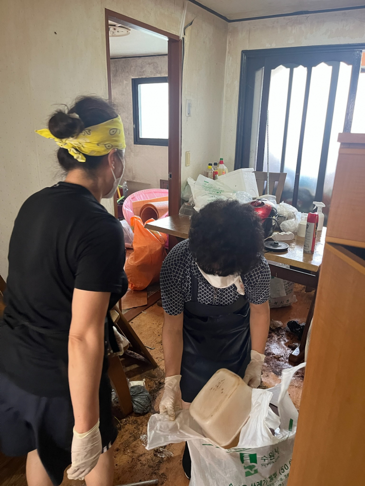 저장강박장애가구 대청소 진행 