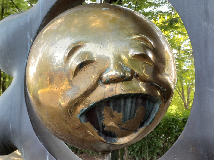 예술공원의 해 밝게 '웃는 해님' 조각 작품