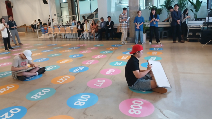 최종 마지막 2명의 골든벨 경쟁자(왼쪽 송시준 군,오른쪽 홍규원 군)