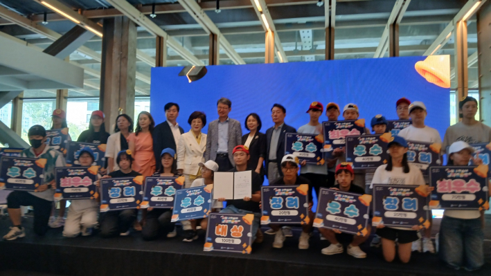 시상식후 단체 기념촬영 장면