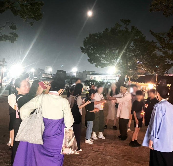 관람객과 함께 어우러진 태평성대