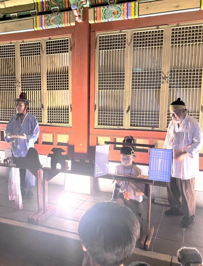 정조역을 하는 어린이