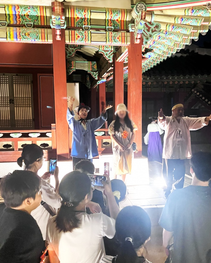 공연을 함께 하는 관람객