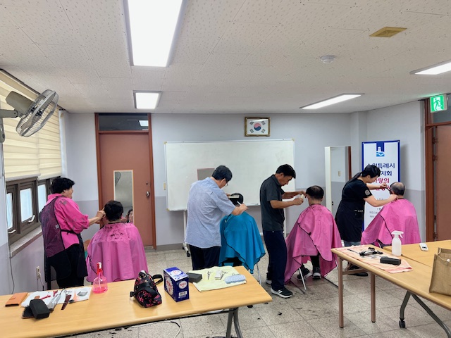 시저스맨 2층 이미용 봉사 사진