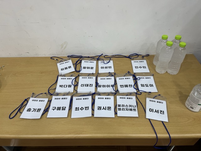 2025 정조대왕 능행차 공동재현 어린이 풍물단에 참여중인 초등학생들