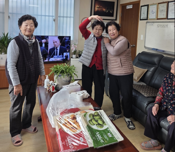 백청우칼국수 본점이 수곡경로당에 만두를 전달했다.