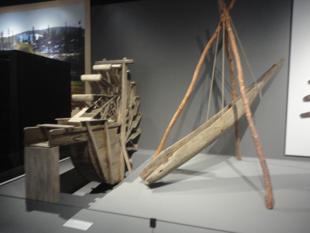  수로에서 논에 물을 퍼올릴때 사용하는 수차(물자세)와 용두례