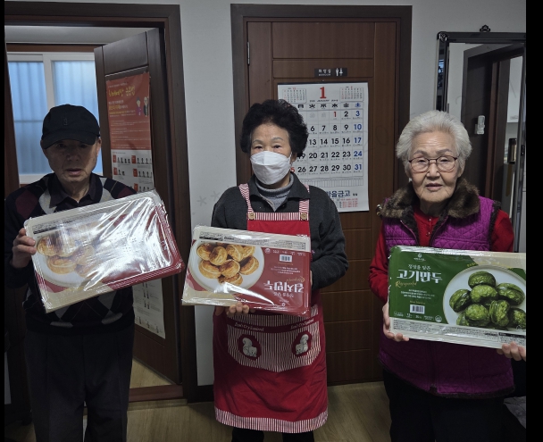 백청우칼국수 본점이 우만1동 산수경로당에 만두를 전달했다.