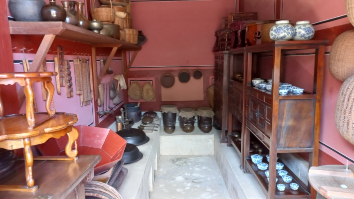 화성 행궁의 '복내당' 부엌의 구조와 살림살이 전경