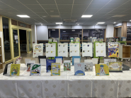 사진) 화서다산도서관 1층 어린이자료실에 마련된 ‘어린이가 직접 뽑은 그림책상’ 투표소.    