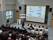 찾아가는 학교폭력예방교육에 참여한 칠보초 6학년 학생들과 학교전담경찰관