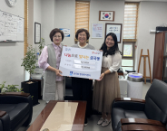 장성임 금곡동장, 이향숙 시립금호어린이집 원장 등 단체 사진 