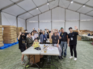 작업을 끝내고 기념사진을 찍는데, 모두 웃는 얼굴이다. 몸은 힘들었지만, 마음은 즐거웠다.  