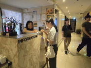 수원시 권선구 소재의 한 노래연습장에서 2025년 3분기 노래연습장 지도점검을 실시하고 있다.