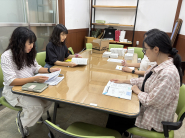 장안구 담당자들과 정자2동 통합민원 담당자들이 직무교육을 진행하고 있다