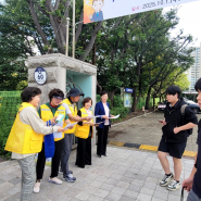율현중학교 교문에서 청소년 유해환경 지도 캠페인