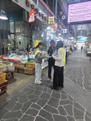 '안전점검의 날' 캠페인을 실시 중인 영통구 안전건설과 직원들