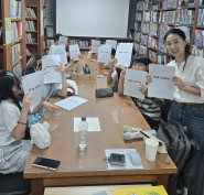 정2새마을문고에서 한국사 특강을 진행하고 있다.