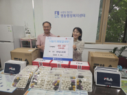 전달식을 진행하고 있다.