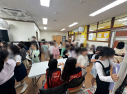 언어순화캠페인에 참여중인 학생들