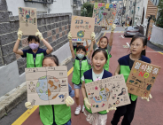 환경보호 캠페인 중인 아이들 모습