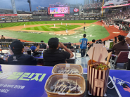 음식과 함께하니 더 재밌었던 경기.