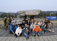 강화도 고인돌 답사 기념 사진. 뒷줄 오른쪽이 우장문 선생님. 사진=우장문 제공