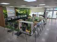 권선구청에서 새빛수원 손바닥정원 사진전시회가 열리고 있다.