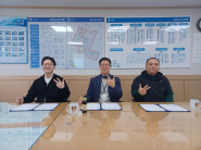 세류3동에서 중국한의원과 MOU를 체결하고 있다.  