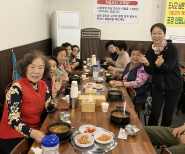 수원시 영통구 매탄2동 한가네 대박고깃집은 27일 동남연립 경로당 어르신들을 대상으로 따뜻한 점심식사를 대접하는 뜻깊은 시간을 가졌다. 