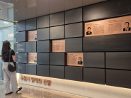 수원시청 1층, 세계의 도시와 문화가 이어지는 공간이 있다.