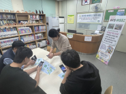 수원시 화서1동 새마을문고(회장 안경옥)에서 시민들의 정책 참여를 확대하고 지역 독서문화를 활성화하기 위해 수원시 시민 참여형 온라인 플랫폼 ‘새빛톡톡’ 회원에게 새마을문고 도서 대출 권수를 확대 제공하는 특화사업을 추진한다.