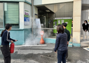 수원시 장안구 정자1동에서는 공공기관 합동 소방훈련을 진행하고 있다.