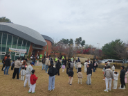 사전 예약을 통해 참여한 약 70여 명의 어린이와 가족들