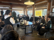 사진)이주배경청소년 선·후배가 교류하는 진로콘서트를 열고 있다.    