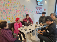 다 같이 어깨동무