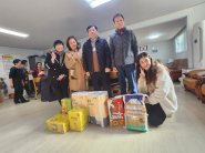 매탄2동 주민자치회에서 한국1차아파트 경로당에 후원물품 전달