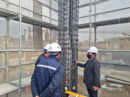 진)점검반이 건축공사장을 점검하고 있다.    