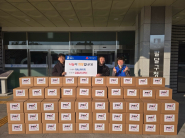  피에스케이 주식회사)는 팔달구 관내 사회복지시설에 김장김치 120박스를 기부했다.