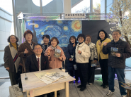 화서2동 단체장 및 단체원이 화합을 위한 뮤지컬 관람을 즐기고 있다.