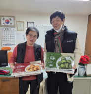 백청우칼국수 본점이 우만4단지 경로당에 만두를 전달했다