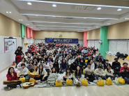 ‘별이 빛나는 밤에 Vol.3’ 참가자들이 함께하고 있다.