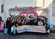 정자1동 통장협의회에서 전통시장 장보기의날을 맞이하여 기념사진을 찍고 있다.