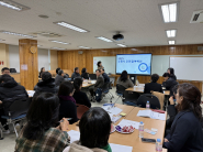 수원시가 2025년 주민참여예산학교를 열고 있다.