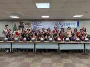 영통구 매탄3동 지역사회보장협의체는 관내 홀로 사는 중장년 1인 가구 10가구와 함께 크리스마스 케이크 만들기 프로그램을 진행했다.