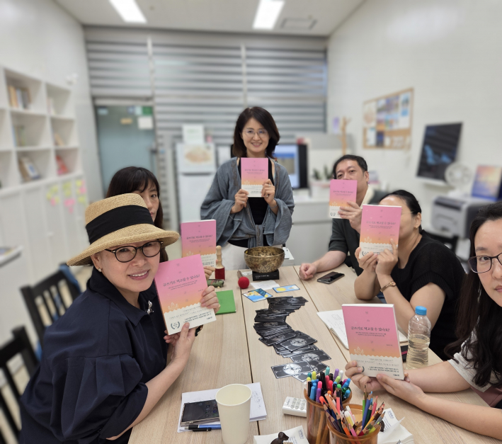 김소라 작가의 북토크에 참석한 시민들 