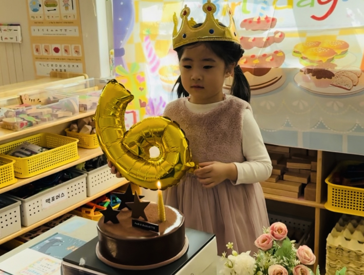 생일날에는 일반초대신 밀랍초를 켜는 것만으로도 환경을 지킬 수 있다