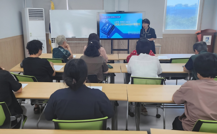 AI 교육 중인 매탄1동 단체원들
